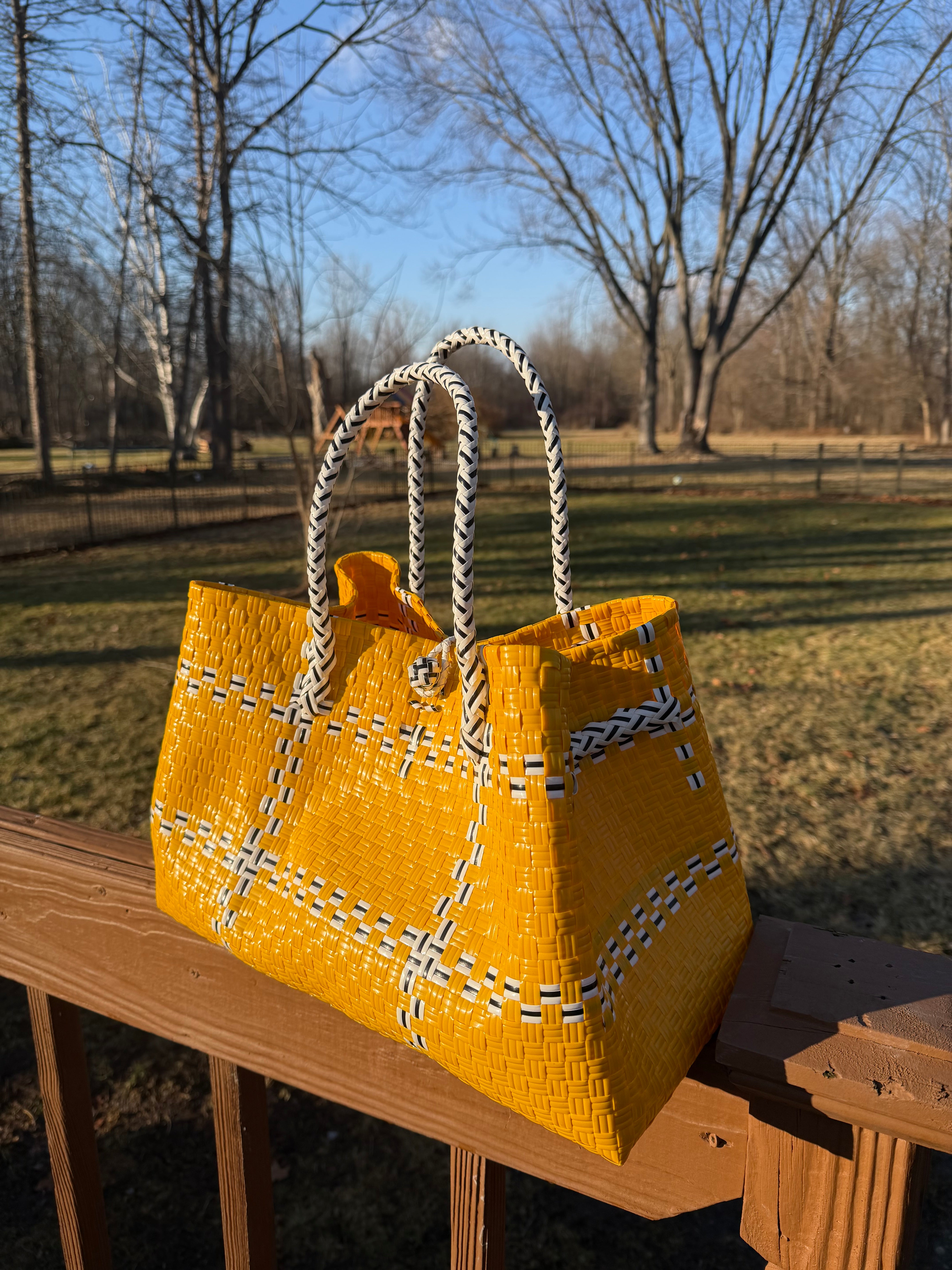 Sunshine Luxe – Oversized Structured Waterproof Tote