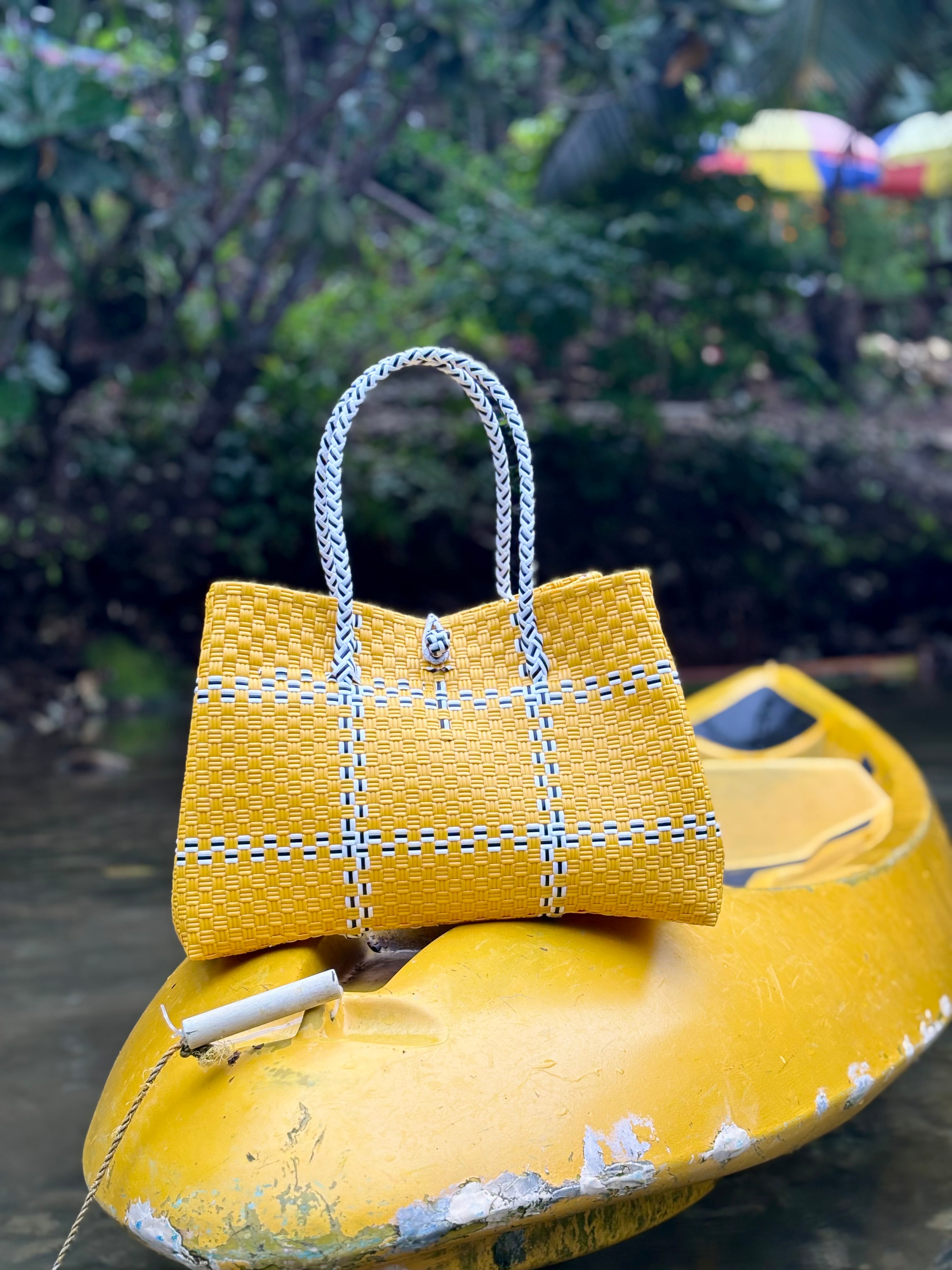 Sunshine Luxe – Oversized Structured Waterproof Tote