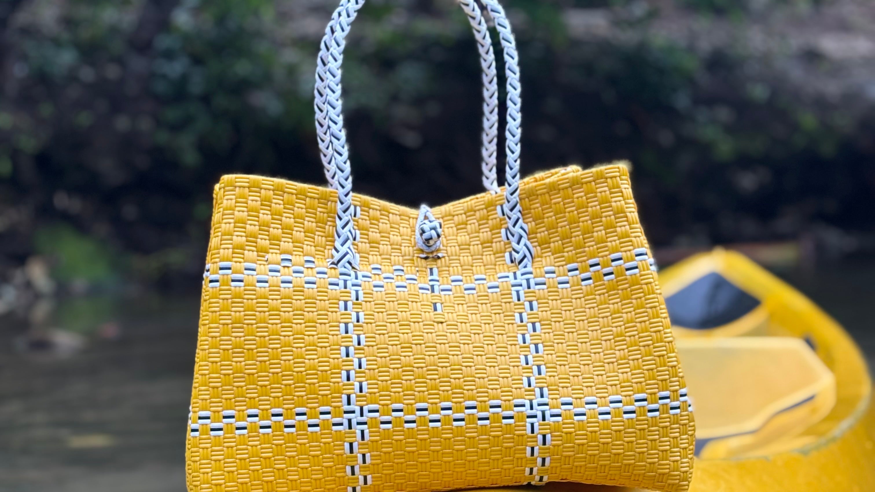 Sunshine Luxe – Oversized Structured Waterproof Tote