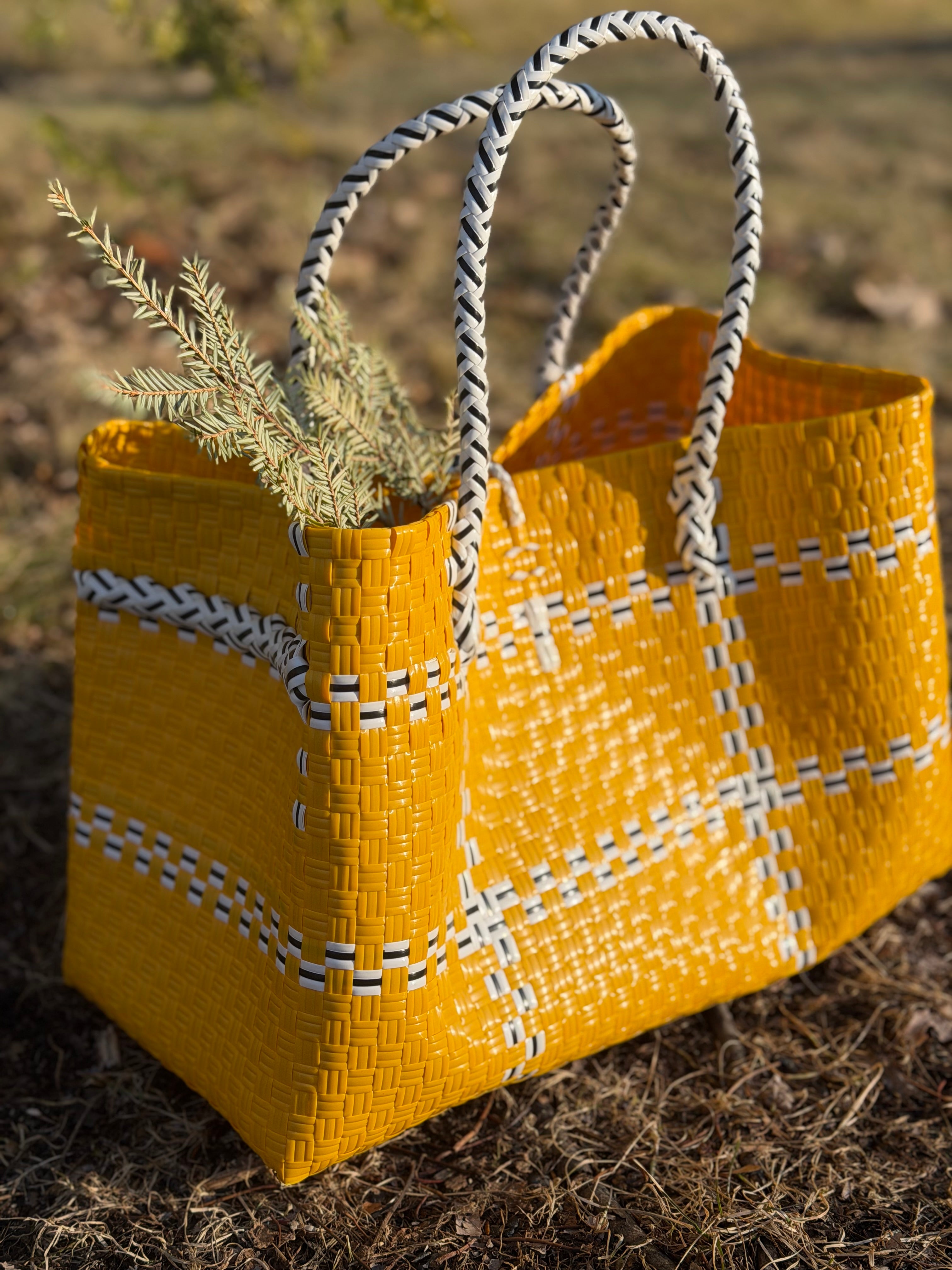 Sunshine Luxe – Oversized Structured Waterproof Tote