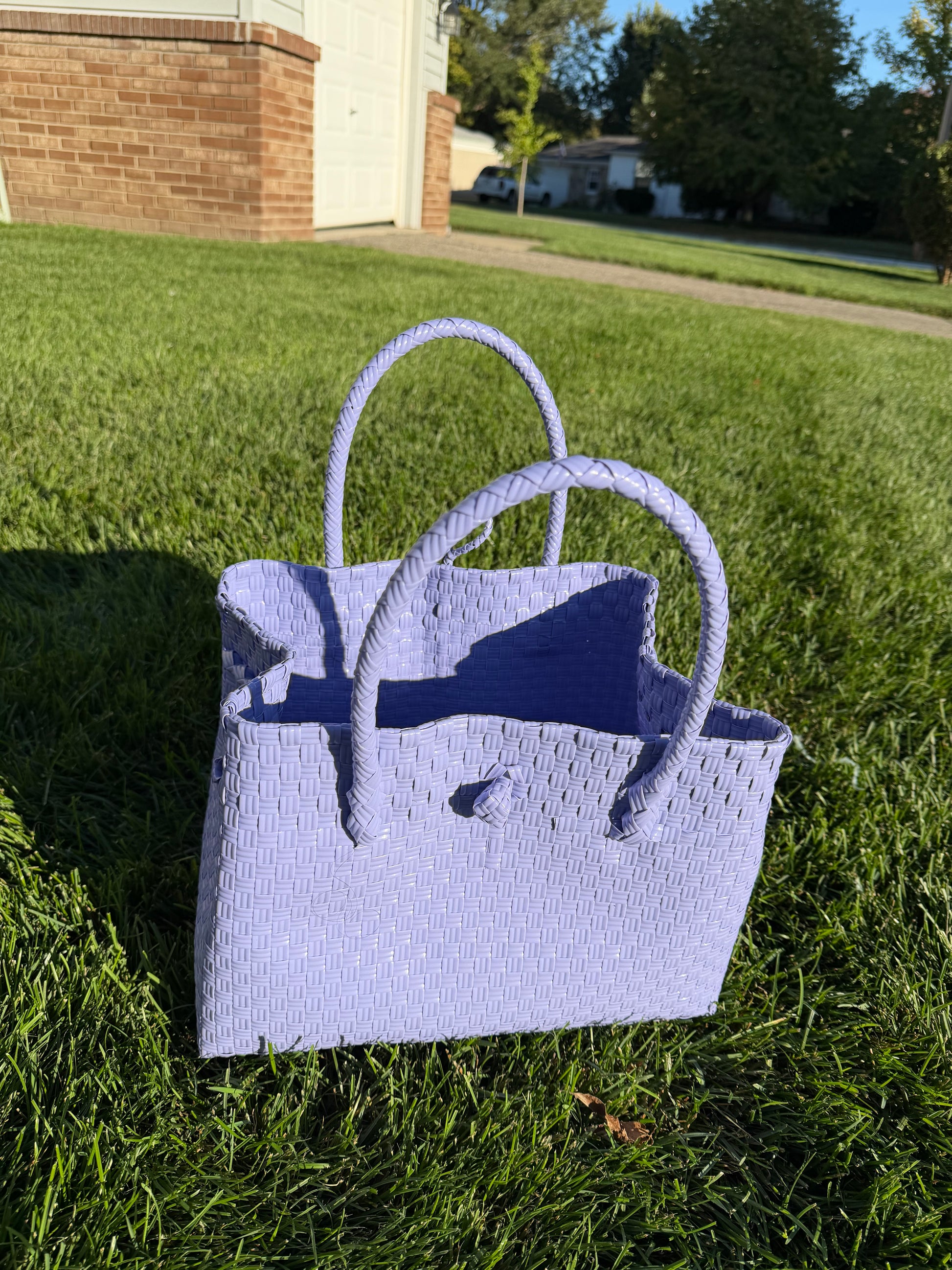 Ube Luxe recycled plastic tote displayed outdoors in natural lighting.