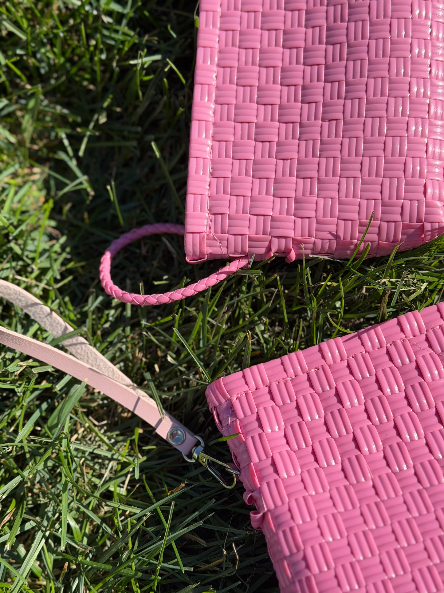 Isla Rosas Wallet Clutch