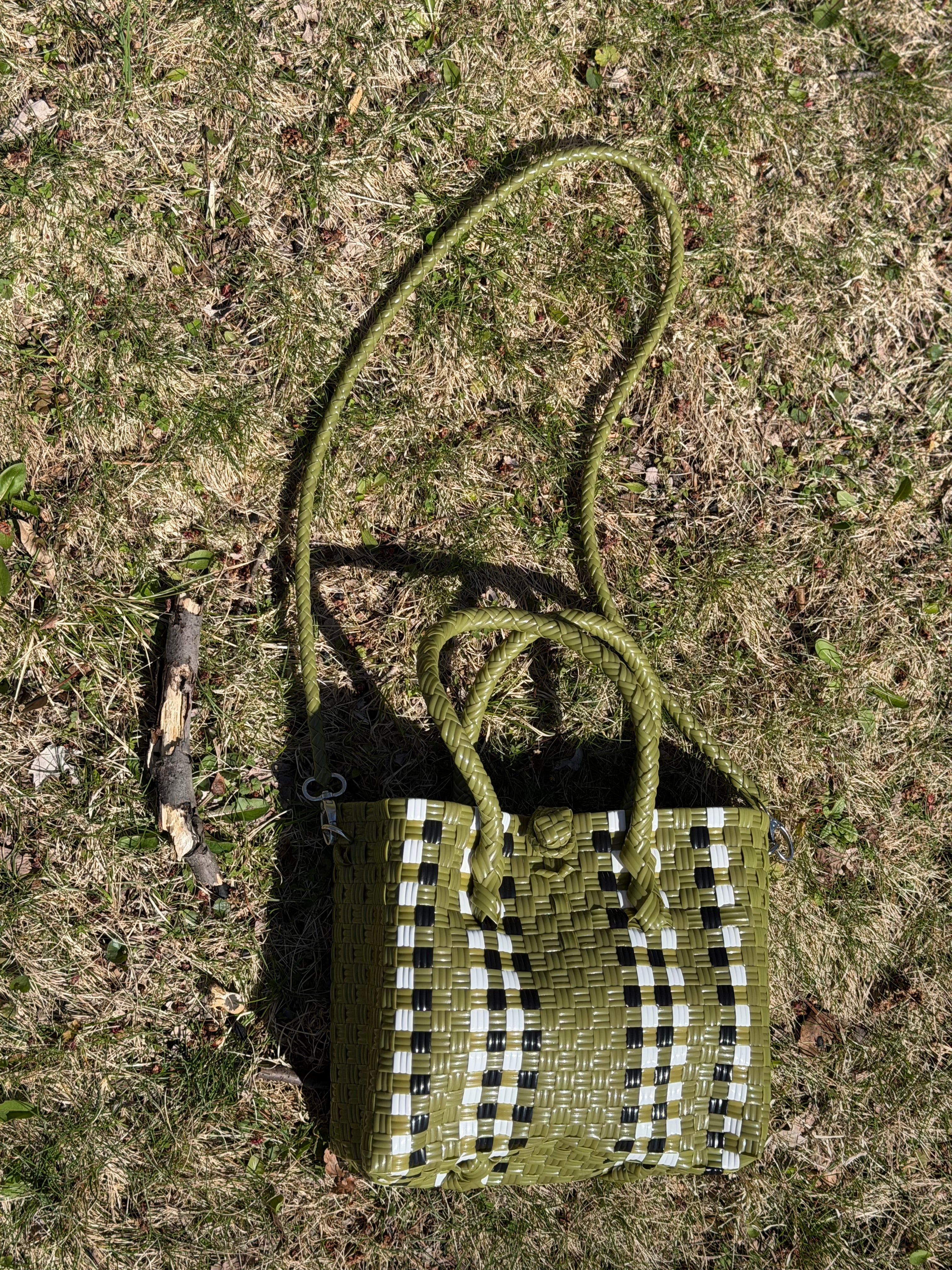 Checkered Avocado with Strap – Handwoven Recycled Crossbody
